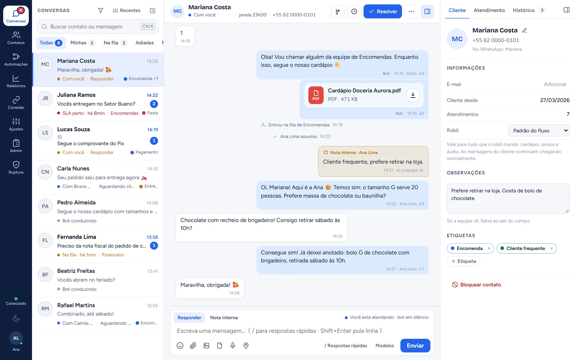 Tela de conversas: lista, conversa com robô e atendente, e ficha da cliente.